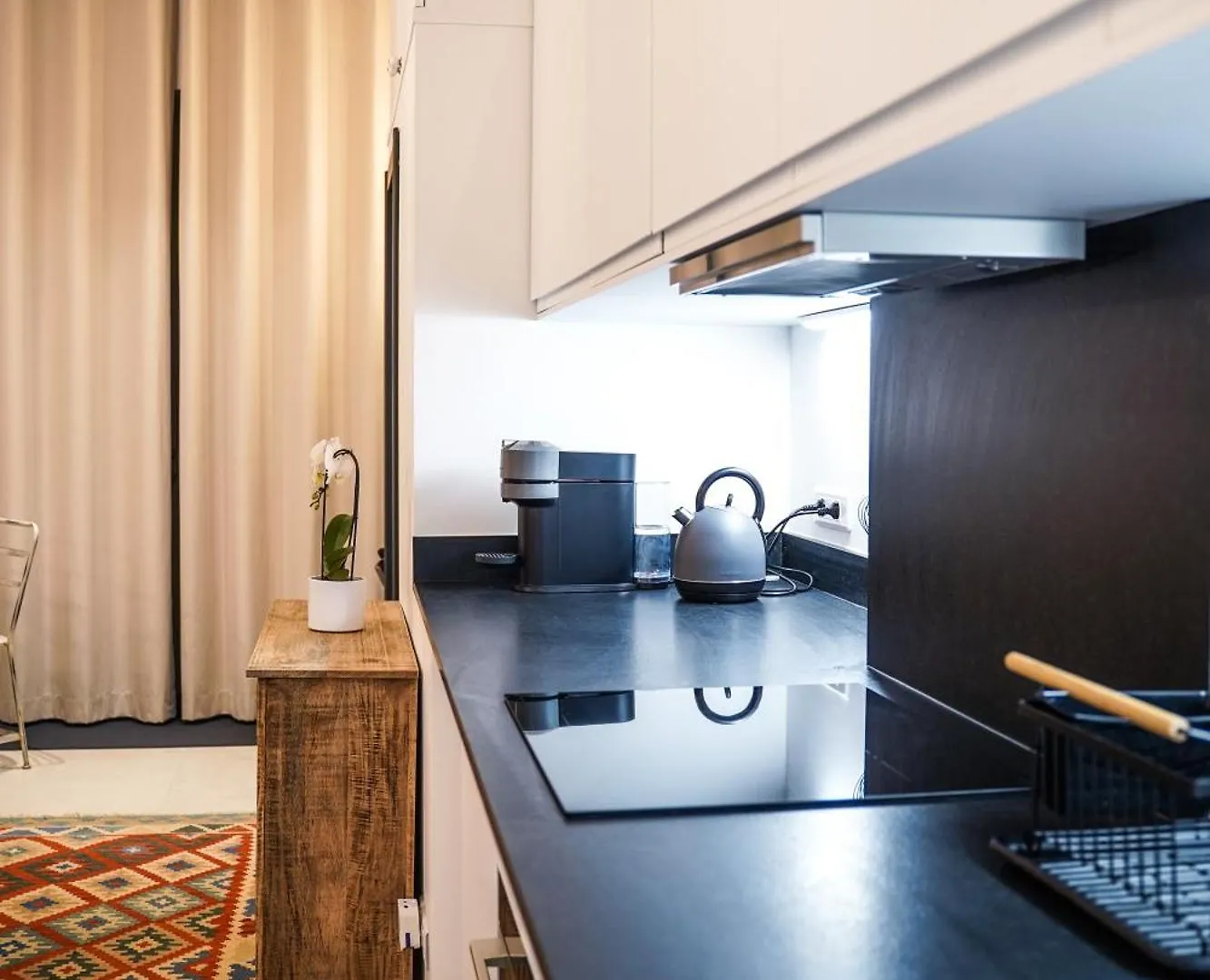 Charming Apartment Near Notre-Dame Paris France